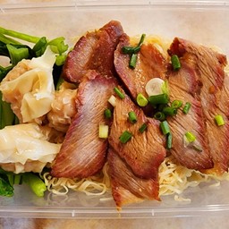 บะหมี่เกี๊ยวหมูแดง (พิเศษหมู 40 กรัม)