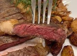 สเต็กเนื้อโคขุน  สันนอกติดมัน