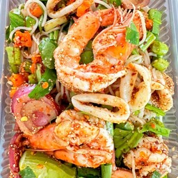 ยำขนมจีนกุ้งปลาหมึก