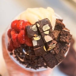 BingSu L สตอเบอรี่ บราวนี่ เงาะ ช็อกชิพ