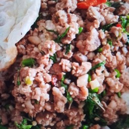 ข้าวกะเพราไก่ราดข้าว