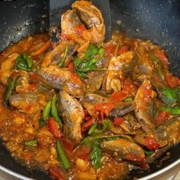 ข้าวกระเพราปลากระป๋อง