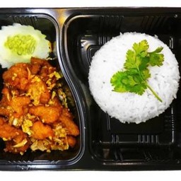 ไก่กระเทียมราดข้าวdeli