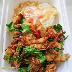 กระเพราหมูกรอบ