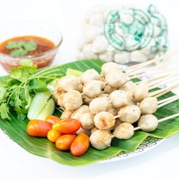 ลูกชิ้นปิ้ง 10 ไม้ เเถมฟรี 1
