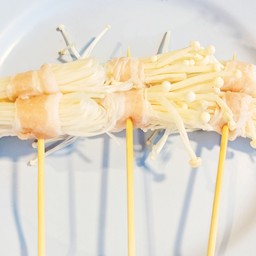 สามชั้นพันเห็ดเข็มทอง