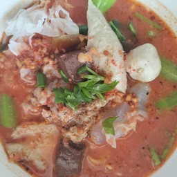 ก๋วยเตี๋ยวเส้นเล็กเย็นตาโฟต้มยำ