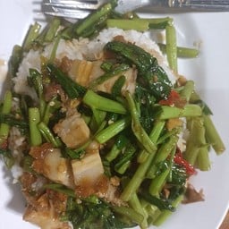 ผักบุ้งหมูกรอบ