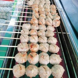 ลูกชิ้นหมูปิ้ง