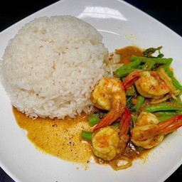 ข้าวผัดพริกแกงใต้ใส่กุ้ง