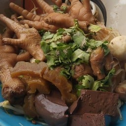 น้องแหว๋ว กระเพราเด็ด