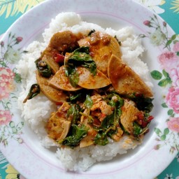 ข้าวผัดกระเพราหมูยอ