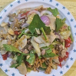 ยำมาม่าหมูยอ