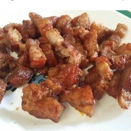 เป็นกับข้าวขนาดเล็กหมูกรอบคั่วซอสโชยุ