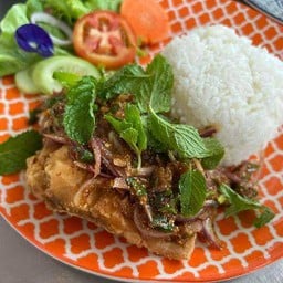 ข้าวปลากระพงทอด