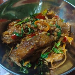 ผัดฉ่าปลาดุกกรอบ