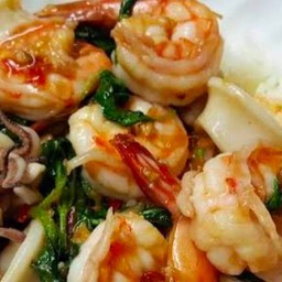 กะเพราทะเลราดข้าว