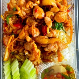 ข้าวกระเพราเอ็นไก่ใส่หน่อไม้ดอง (ร้านได้จากไลน์แมน45฿))