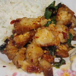 กะเพราพริกแห้ง(กะเพราหมูกรอบ)   แสงออกปาก ห้วยขวาง