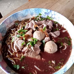 ก๋วยเตี๋ยวนํ้าตก