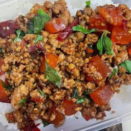 ข้าวกะเพราไข่แดงเค็ม+หมูสับผัดรวมกัน