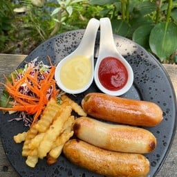 สเต็กไส้กรอกสามสหาย