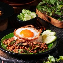 โคตรกะเพราเดือด กะเพราพริกแห้งสูตรโบราณไร้น้ำมัน