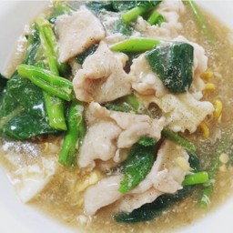ราดหน้าหมูหมัก