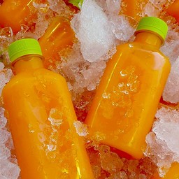 พี่เตย น้ำส้มคั้นสดแท้ 100%