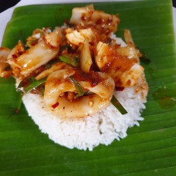 ข้าวราดปลาหมึกผัดไข่เค็ม