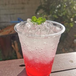 น้ำแดงโซดา