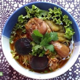 เจ้นกก๋วยเตี๋ยวไก่ตุ๋น ในบ้าน