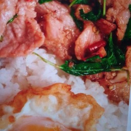 ข้าวกะเพราเนื้อสไลด์