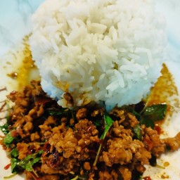 ราดข้าว ผัดกระเพราเนื้อ