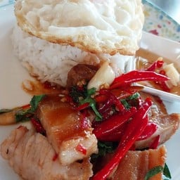 ข้าวกะเพราหมูกรอบ