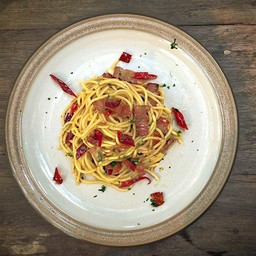 สปาเกตตี้ เบคอน พริกแห้ง