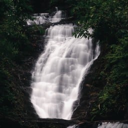 น้ำตกปลิว