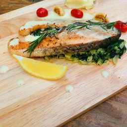 สเต็กแซลมอนชิ้นใหญ่