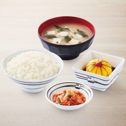 ข้าว, ซุปมิโซะ, กิมจิ, เครื่องเคียง