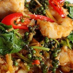 ผัดเผ็ดหมูกรอบ