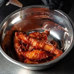 คอหมูทอดซอสน้ำปลา