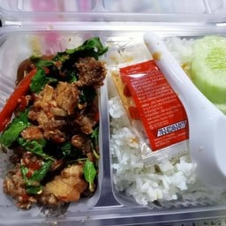 ข้าวกระเพราหมูกรอบ