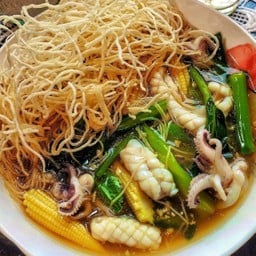 ราดหน้าหมี่ขาวหมึก