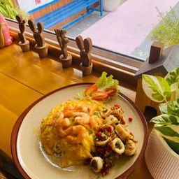 ข้าวไข่ข้นกุ้ง+ปลาหมึกคั่วพริกเกลือ