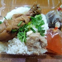 ข้าวน่องไก่ตุ๋น