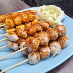 ลูกชิ้นย่าง และ ลูกชิ้นทอด เตาถ่าน คลองเตย