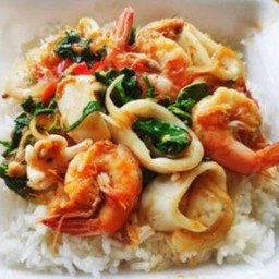 กระเพราทะเลราดข้าว