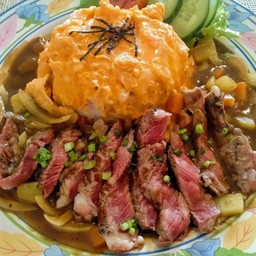 ข้าวแกงกะหรี่เนื้อย่างญี่ปุ่น