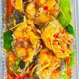 ผัดฉ่าปลาดุกทอด(กับข้าว)