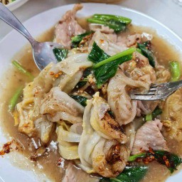 ราดหน้าใส่ไข่(d)